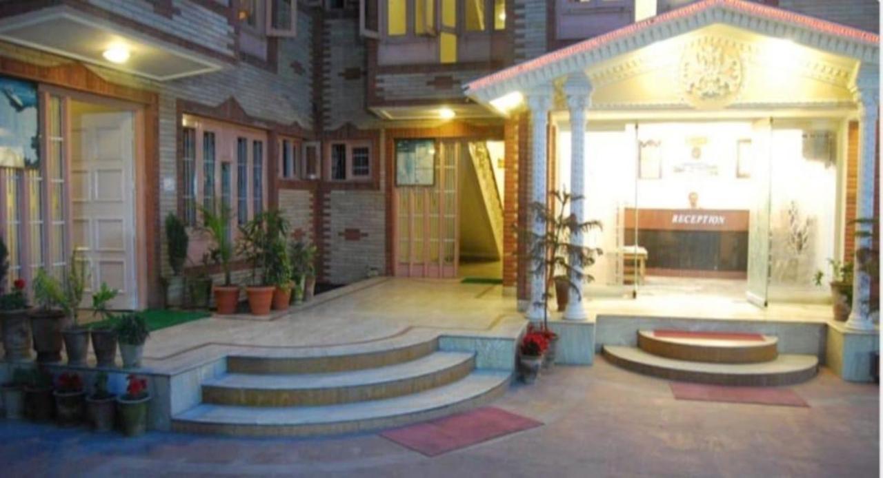 Hotel Sterling , Srinagar Exterior photo